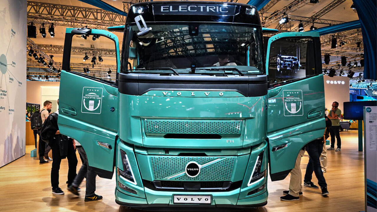 Volvo’s electric truck range wins International Truck of the Year Award
